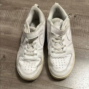 Nike Court Borough Low Sneakers